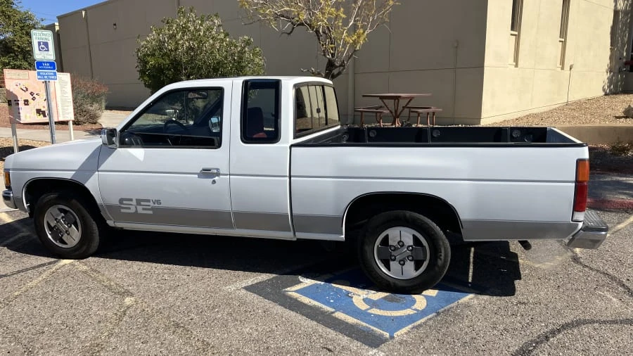1992 Nissan - Image 5 of 15