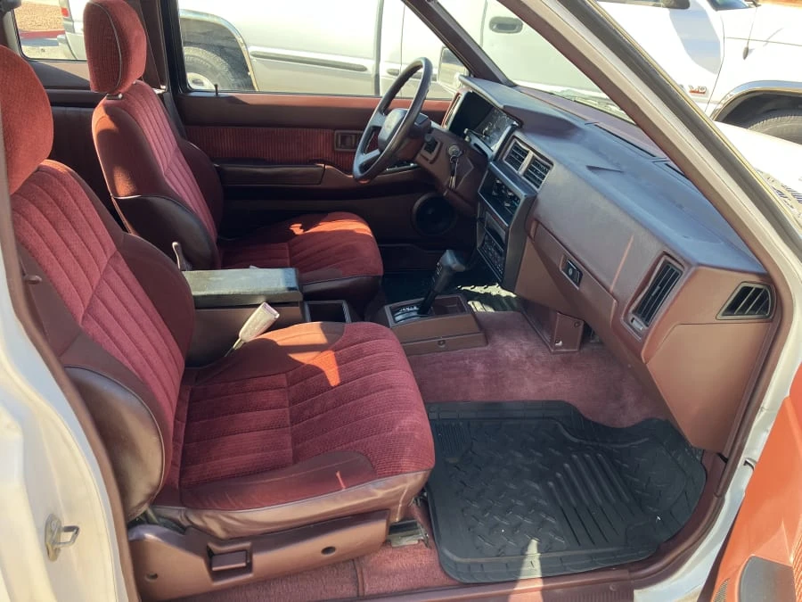 1992 Nissan - Image 13 of 15