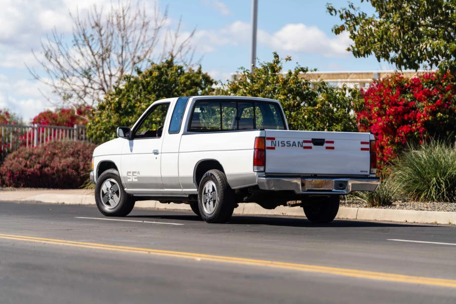 1992 Nissan Frontier - Image 7 of 19