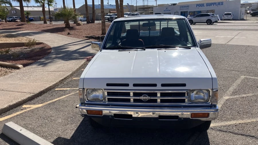 1992 Nissan - Image 4 of 15
