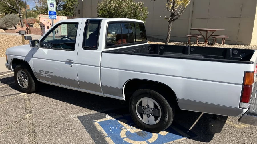 1992 Nissan - Image 6 of 15