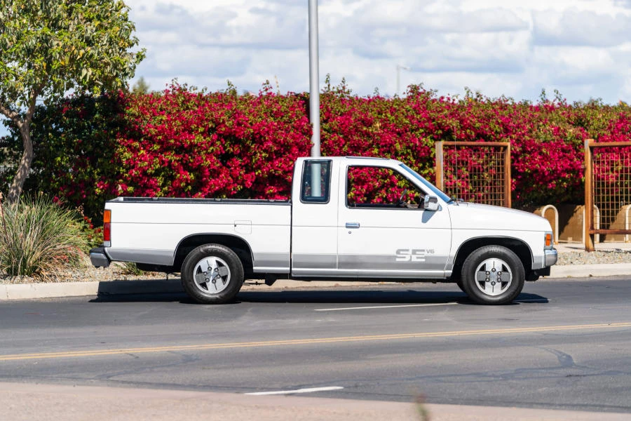 1992 Nissan Frontier - Image 2 of 19