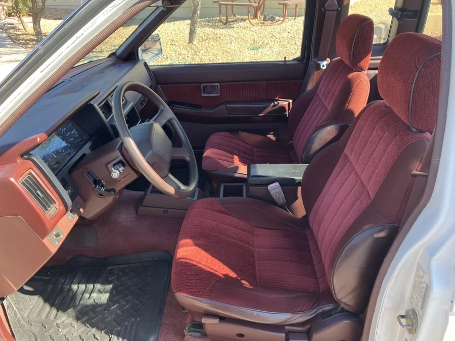 1992 Nissan - Image 10 of 15