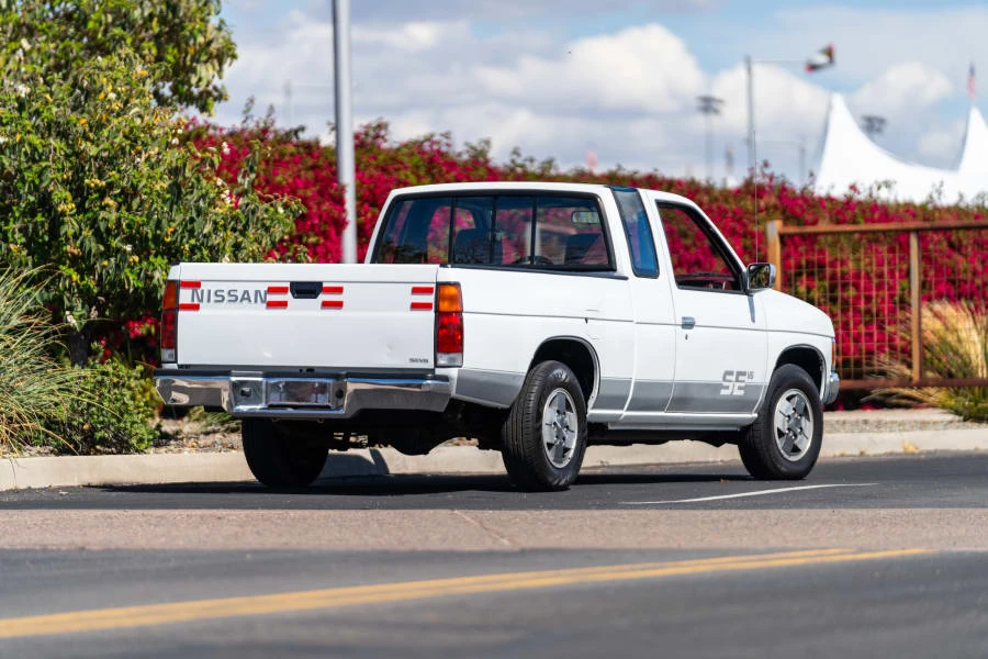 1992 Nissan Frontier - Image 3 of 19