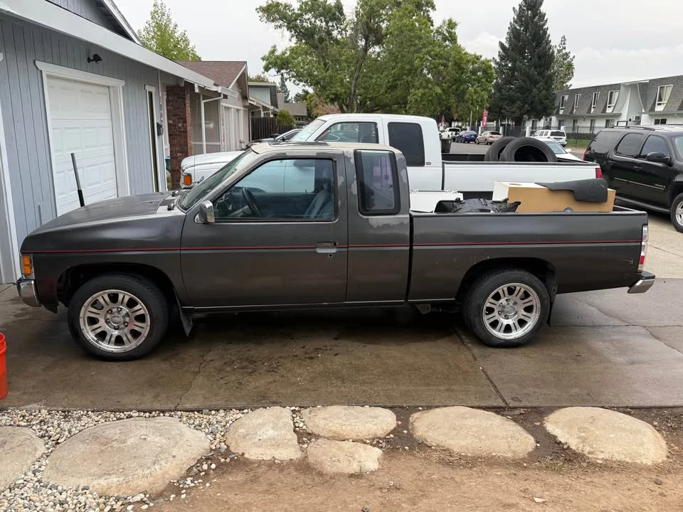 1992 Nissan - Image 4 of 8