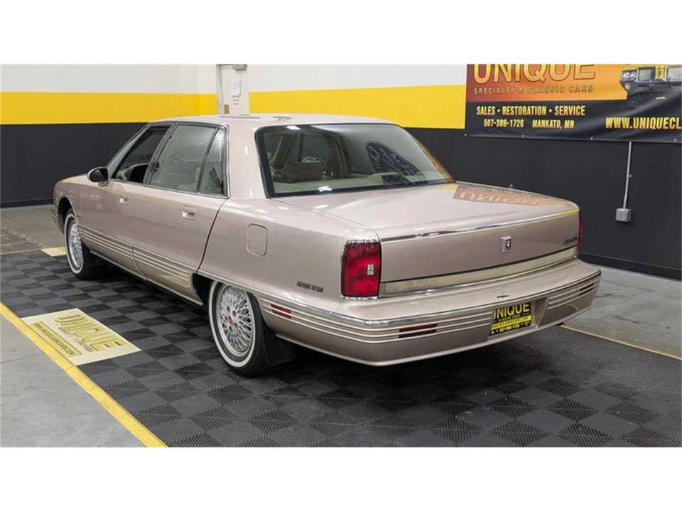 1992 Oldsmobile 98 - Image 4 of 10