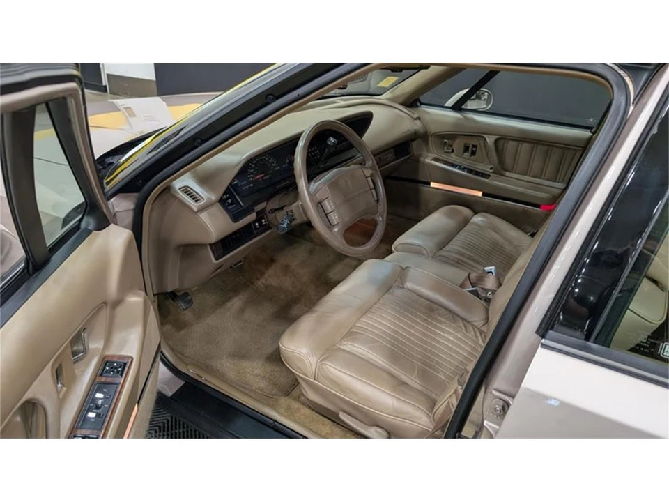 1992 Oldsmobile 98 - Image 8 of 10