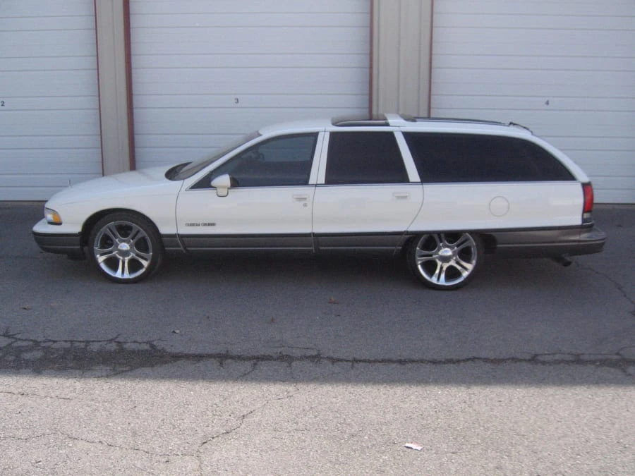 1992 Oldsmobile Custom Cruiser - Image 2 of 16