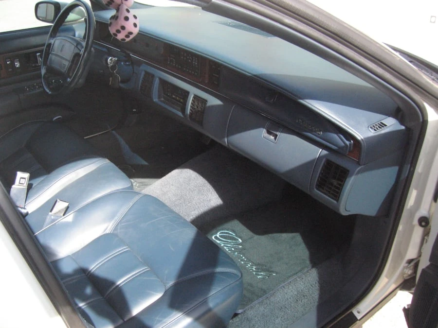 1992 Oldsmobile Custom Cruiser - Image 5 of 16