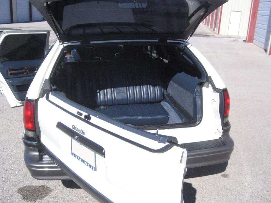 1992 Oldsmobile Custom Cruiser - Image 11 of 16
