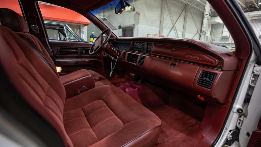 1992 Oldsmobile Custom Cruiser - Image 4 of 7