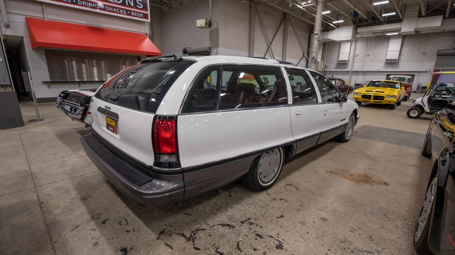 1992 Oldsmobile Custom Cruiser - Image 2 of 7