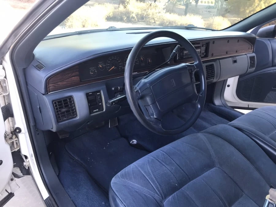 1992 Oldsmobile Custom Cruiser - Image 12 of 23