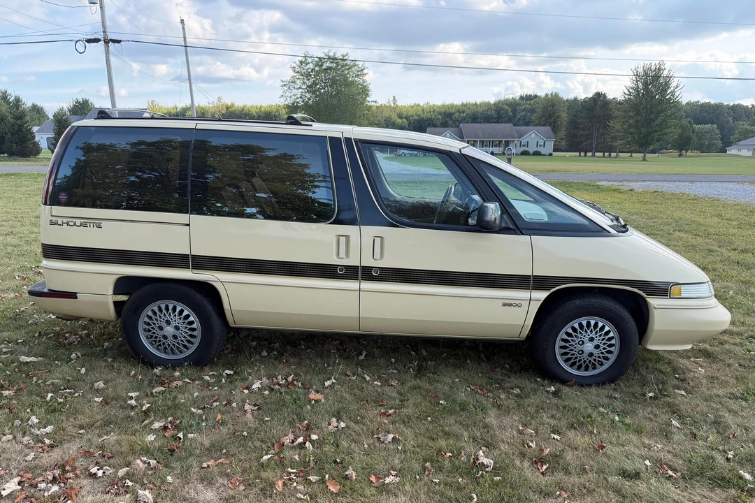1992 Oldsmobile Silhouette - Image 3 of 31