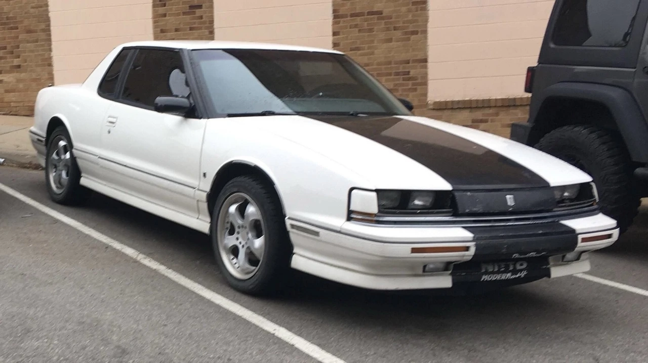 1992 Oldsmobile Toronado - Image 6 of 11