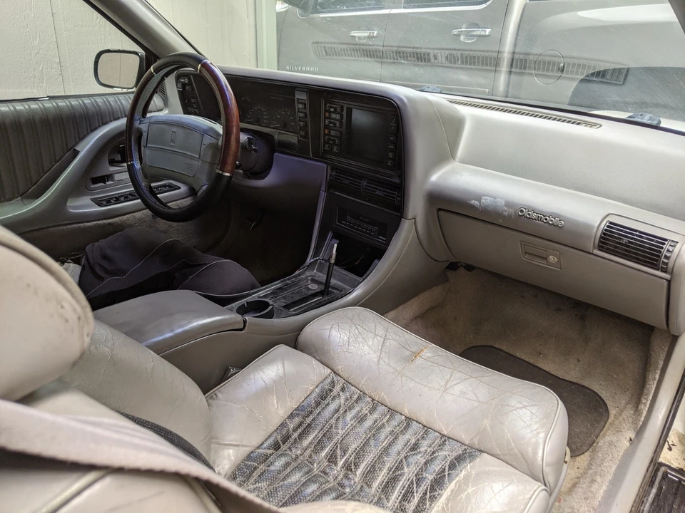 1992 Oldsmobile Toronado - Image 9 of 11