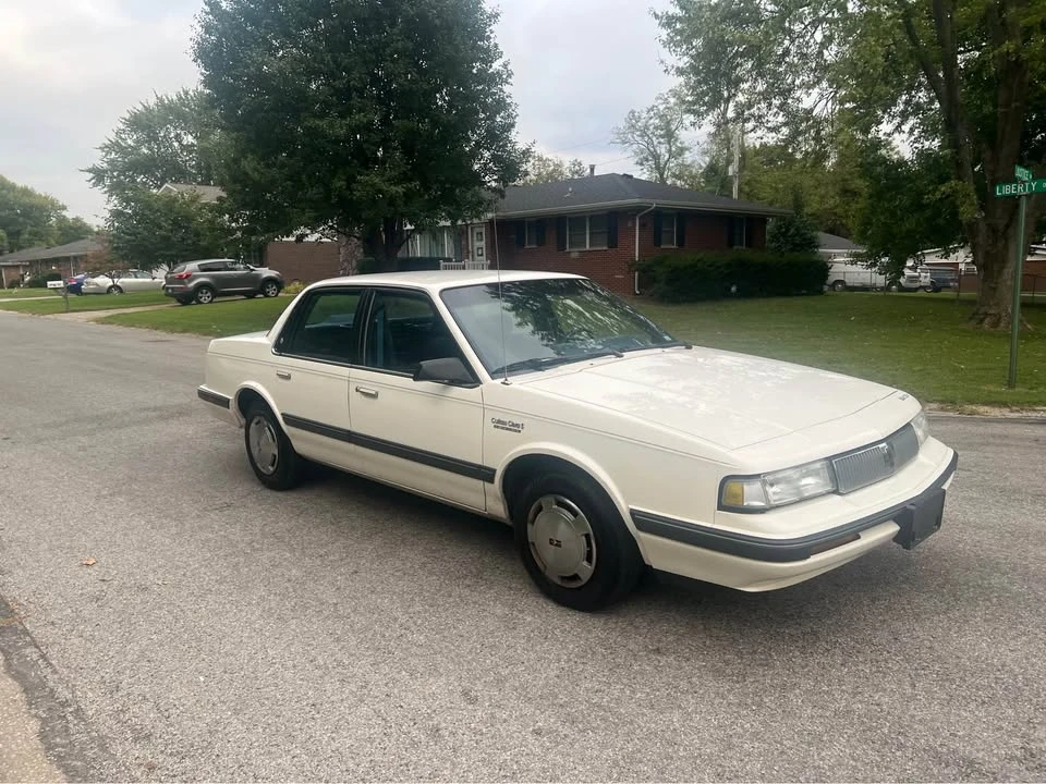 1992 Oldsmobile Cutlass Ciera - Image 9 of 9