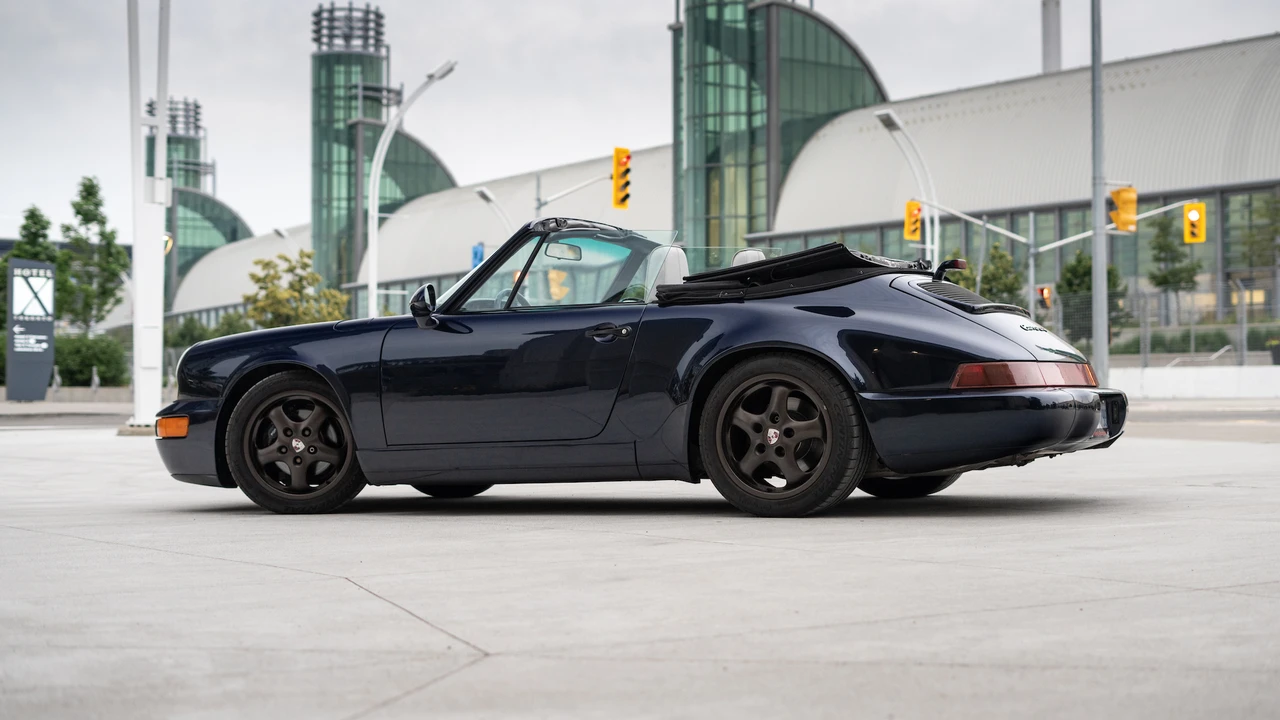 1992 Porsche 964 Carrera 4 - Image 13 of 31