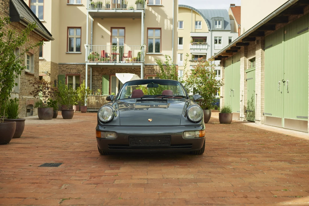 1992 Porsche 964 Carrera 4 - Image 10 of 31
