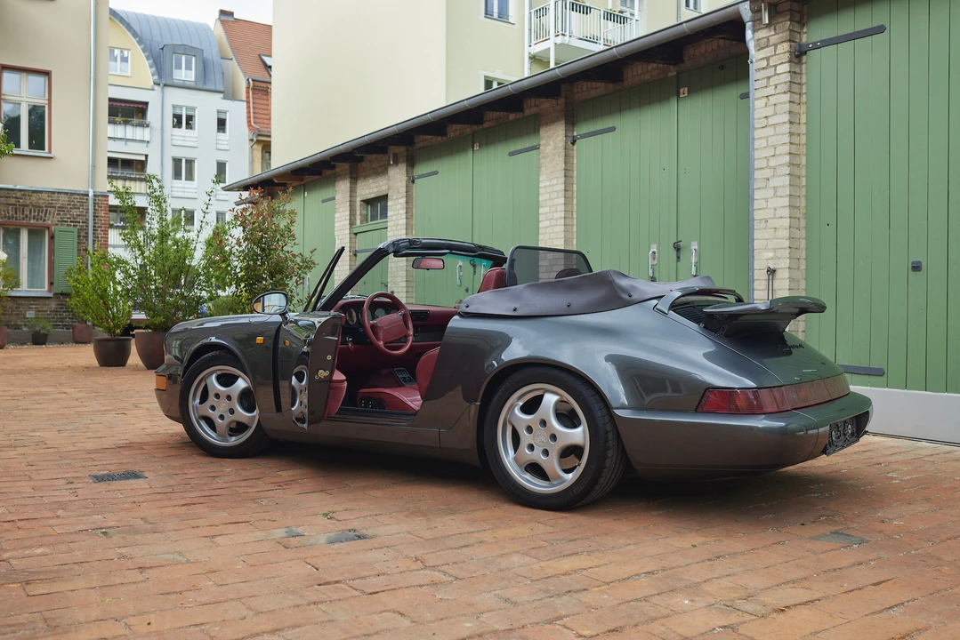 1992 Porsche 964 Carrera 4 - Image 22 of 31