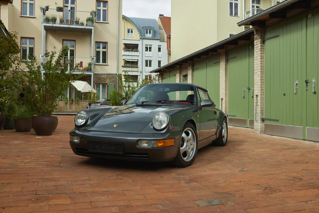 1992 Porsche 964 Carrera 4 - Image 9 of 31
