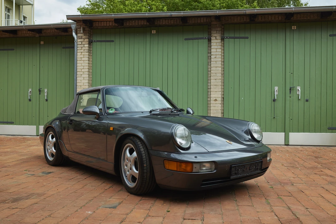 1992 Porsche 964 Carrera 4 - Image 25 of 31