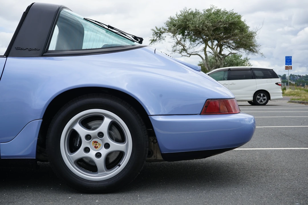1992 Porsche 964 Carrera 4 - Image 24 of 31