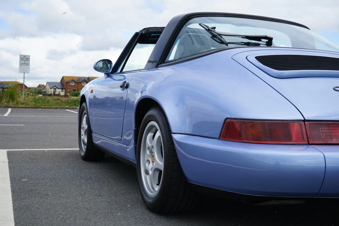 1992 Porsche 964 Carrera 4 - Image 26 of 31