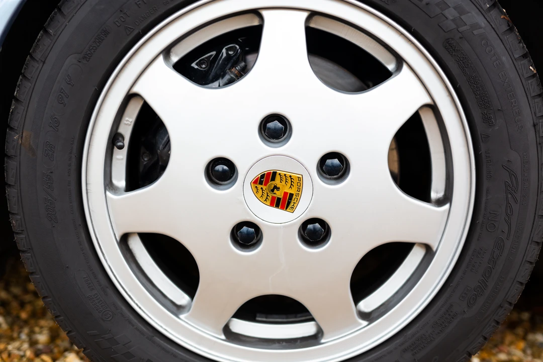 1992 Porsche 964 Carrera 4 - Image 22 of 31