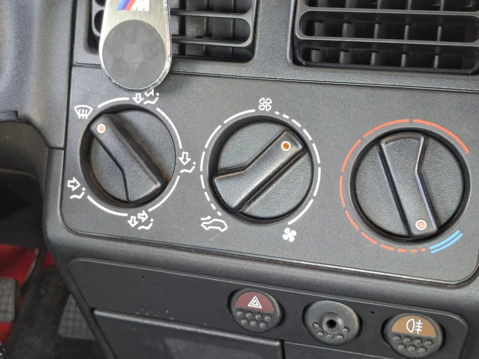 1992 Peugeot 205 GTI - Image 22 of 30