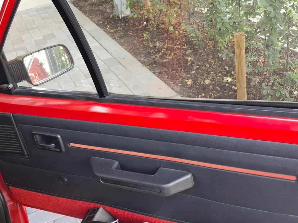 1992 Peugeot 205 GTI - Image 24 of 30