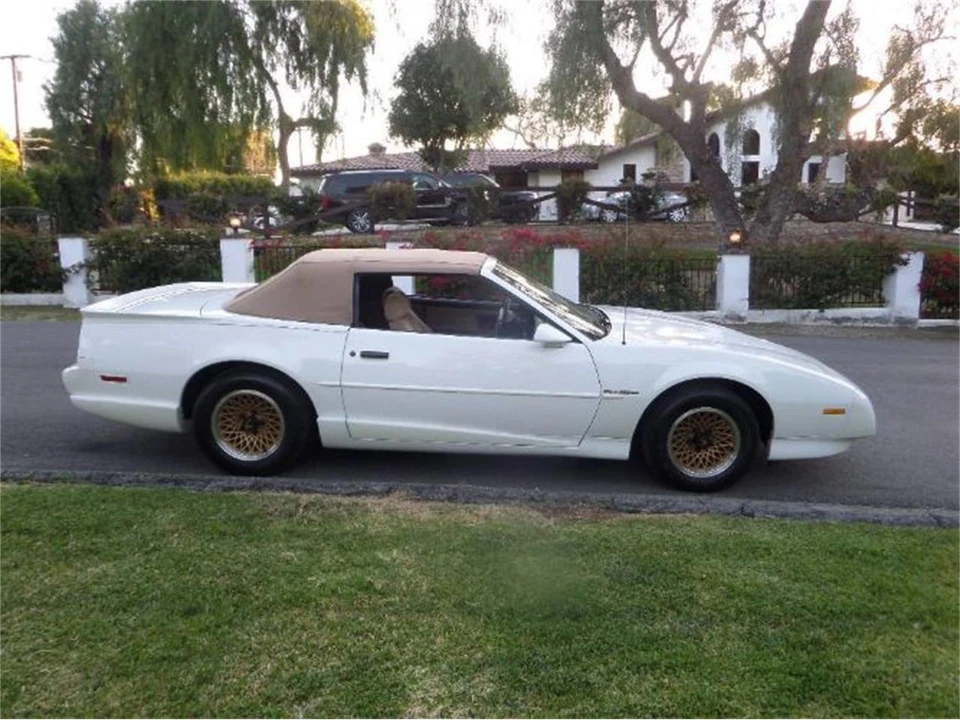 1992 Pontiac Firebird 3rd Gen - Image 17 of 20