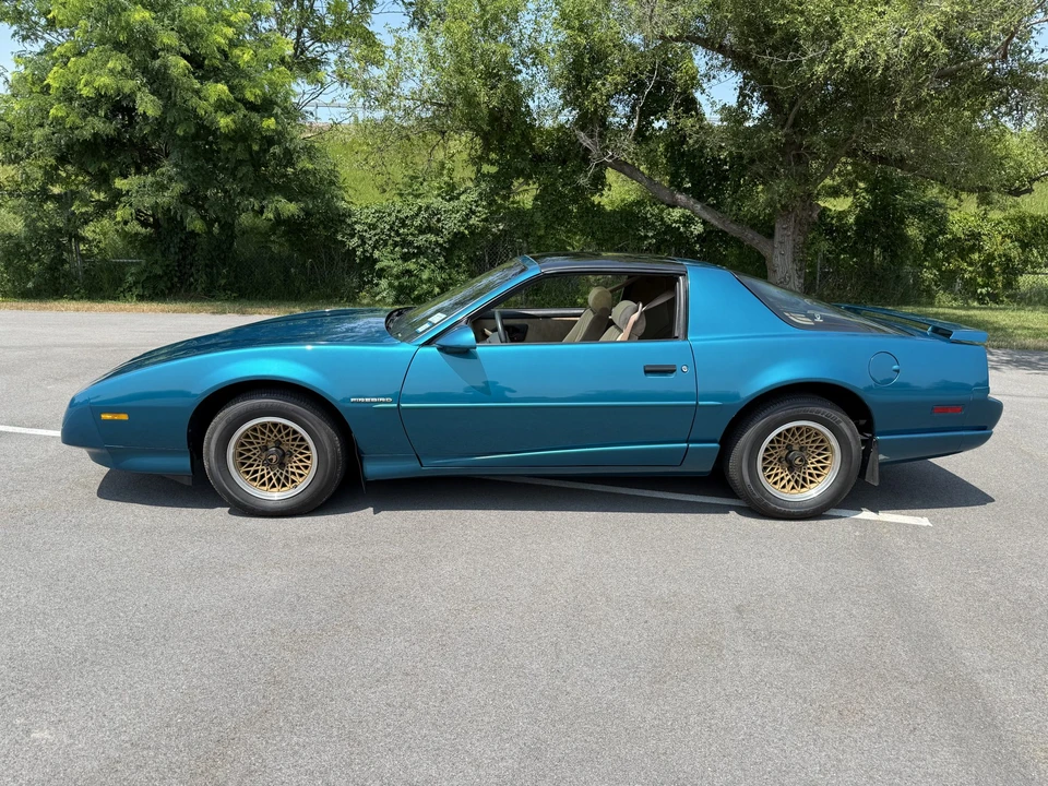 1992 Pontiac Firebird 3rd Gen - Image 9 of 31