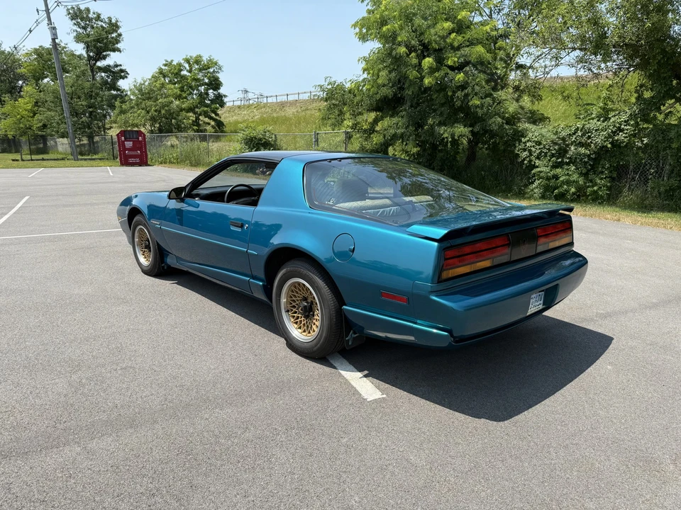 1992 Pontiac Firebird 3rd Gen - Image 8 of 31