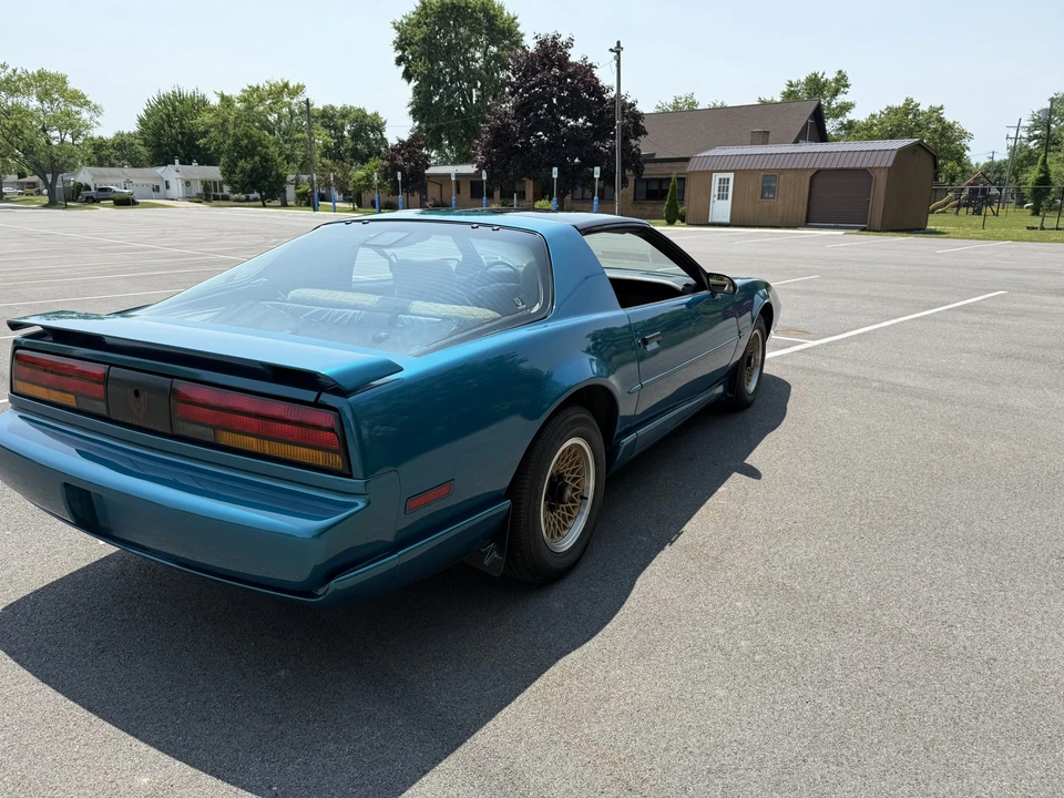 1992 Pontiac Firebird 3rd Gen - Image 6 of 31
