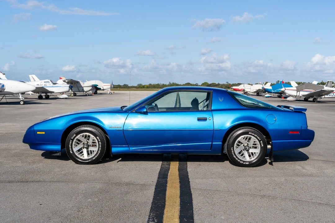 1992 Pontiac Firebird 3rd Gen - Image 8 of 31