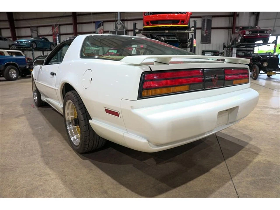 1992 Pontiac Firebird 3rd Gen - Image 6 of 31
