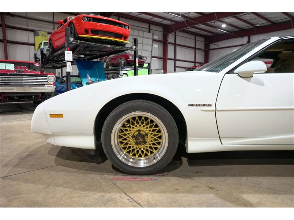 1992 Pontiac Firebird 3rd Gen - Image 3 of 31