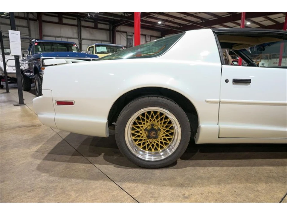 1992 Pontiac Firebird 3rd Gen - Image 9 of 31