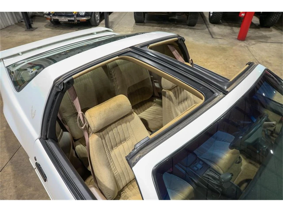 1992 Pontiac Firebird 3rd Gen - Image 20 of 31