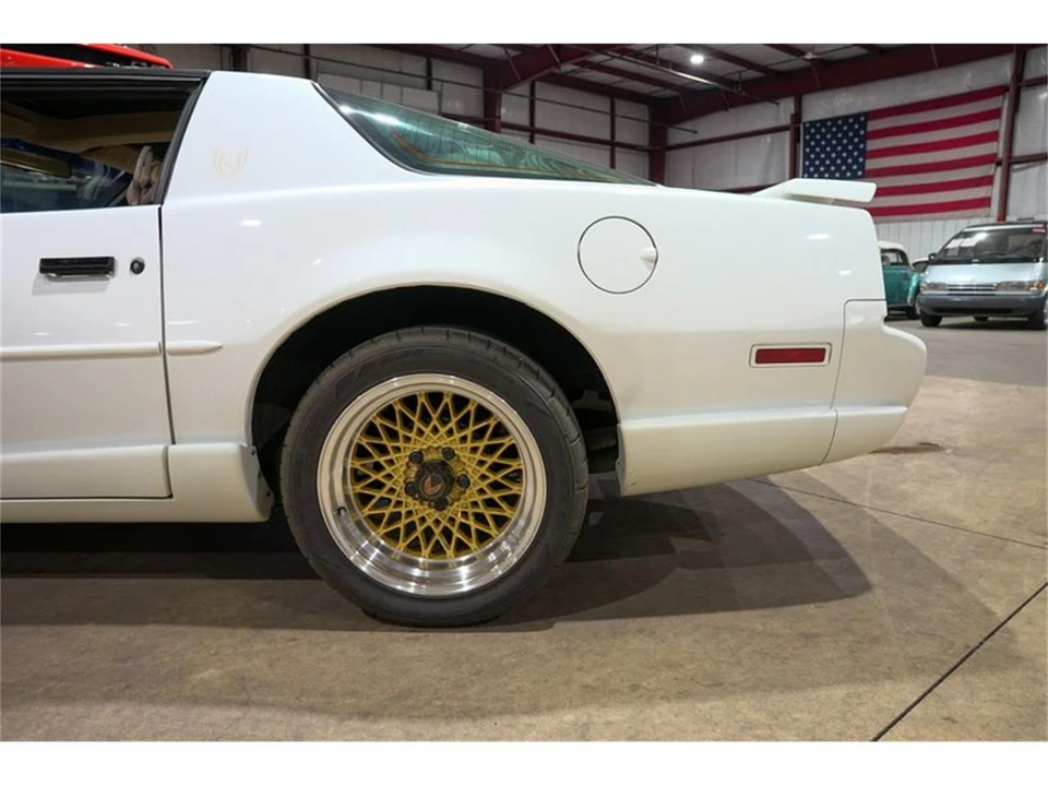 1992 Pontiac Firebird 3rd Gen - Image 5 of 31