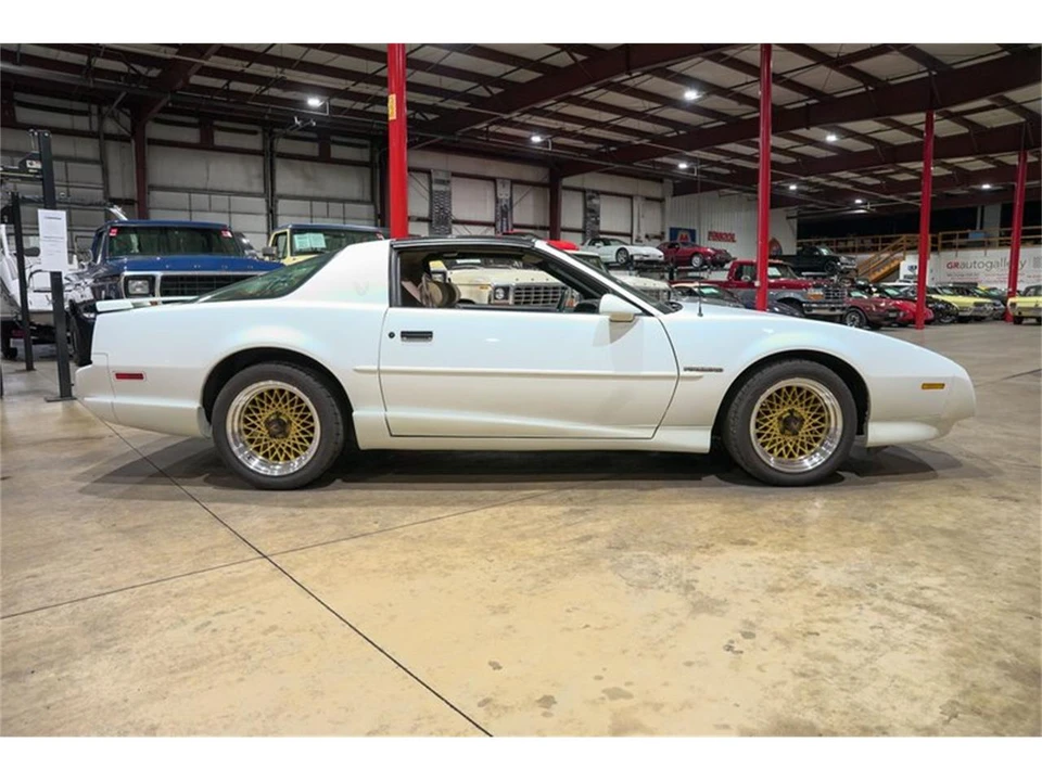 1992 Pontiac Firebird 3rd Gen - Image 10 of 31
