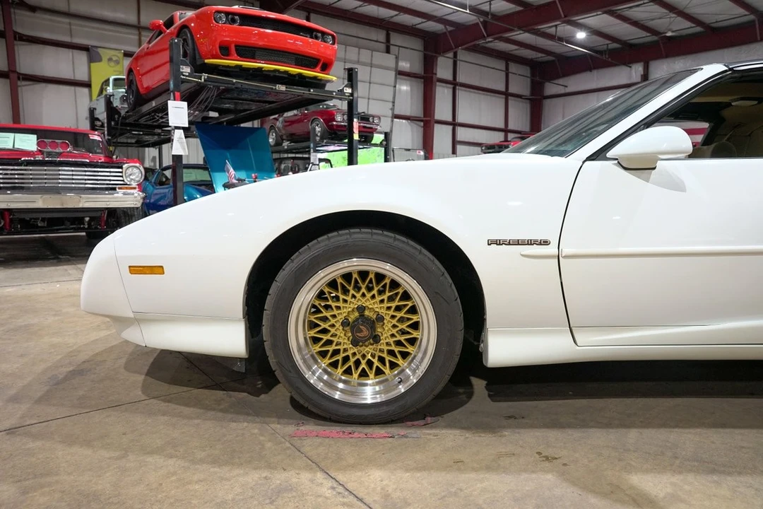 1992 Pontiac Firebird 3rd Gen - Image 3 of 31