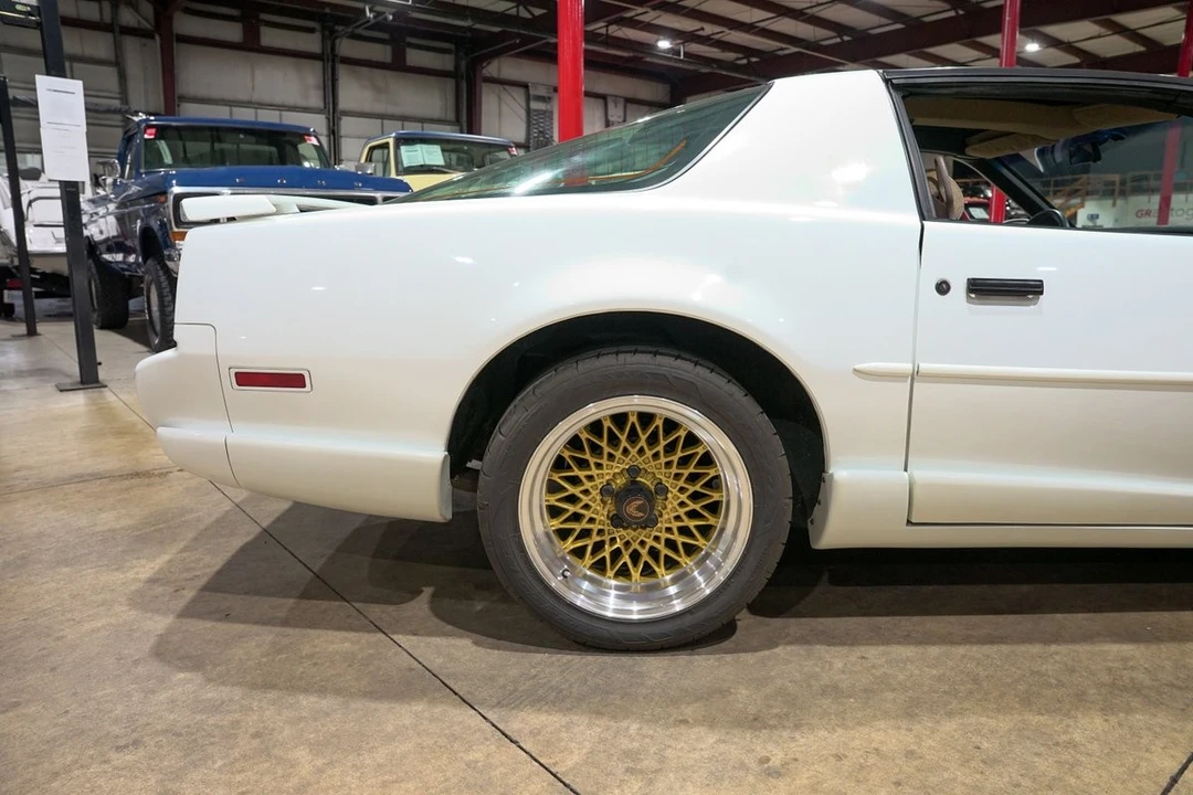 1992 Pontiac Firebird 3rd Gen - Image 9 of 31