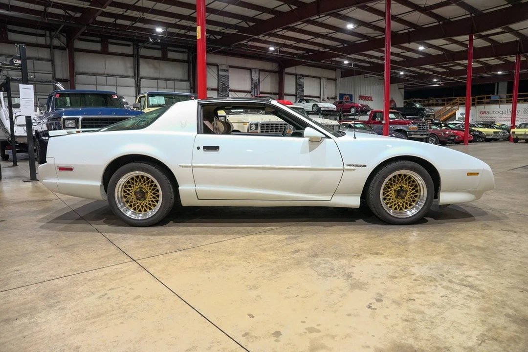 1992 Pontiac Firebird 3rd Gen - Image 10 of 31