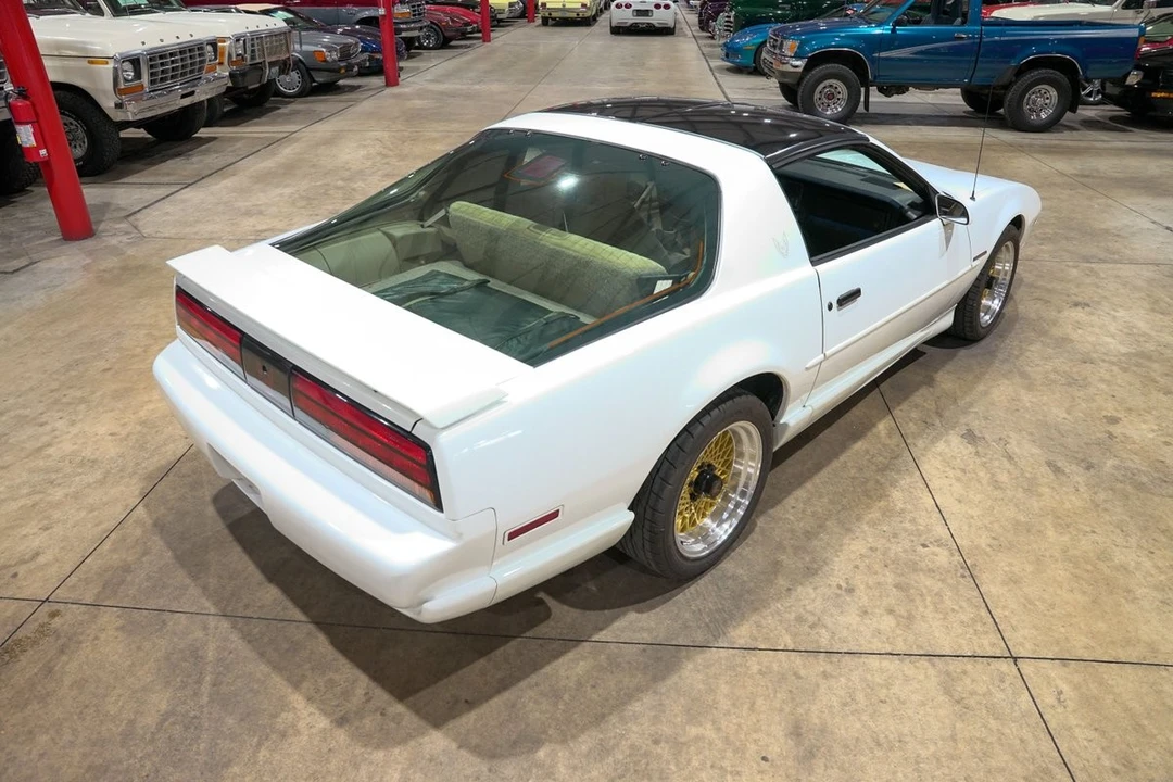 1992 Pontiac Firebird 3rd Gen - Image 17 of 31