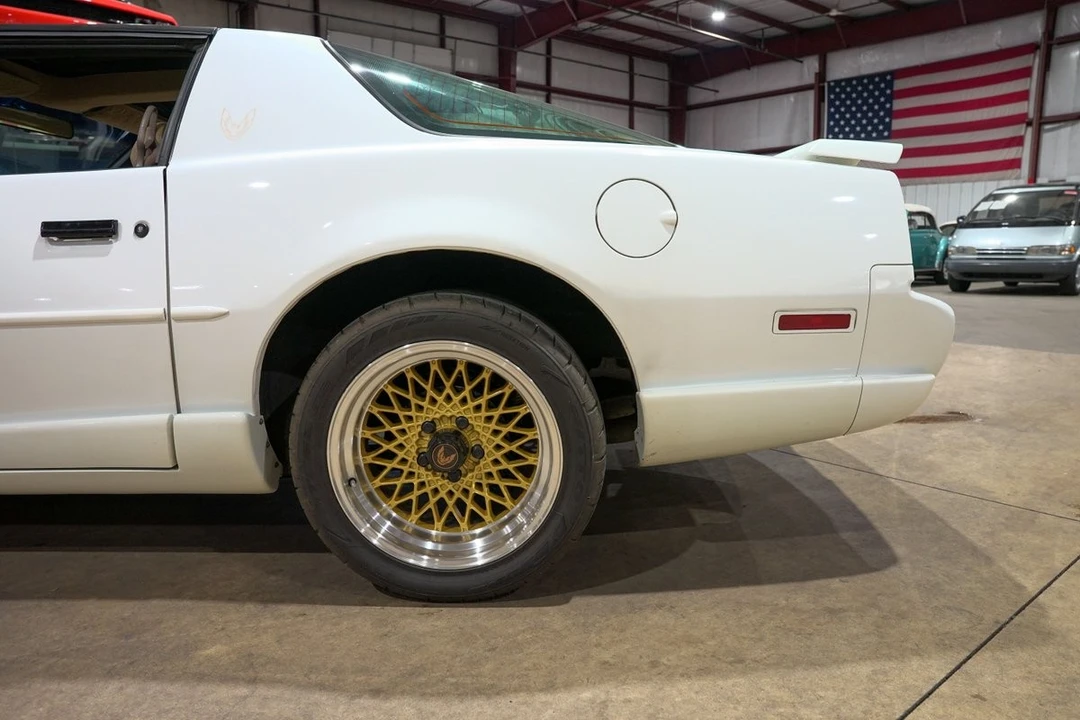 1992 Pontiac Firebird 3rd Gen - Image 5 of 31