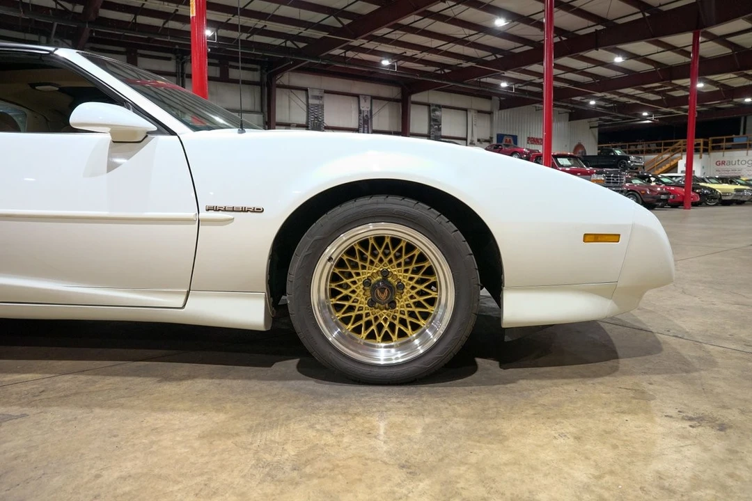 1992 Pontiac Firebird 3rd Gen - Image 11 of 31