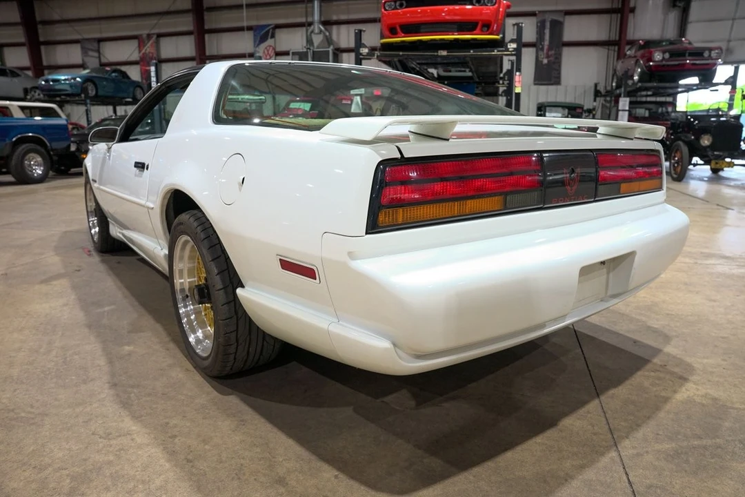1992 Pontiac Firebird 3rd Gen - Image 6 of 31