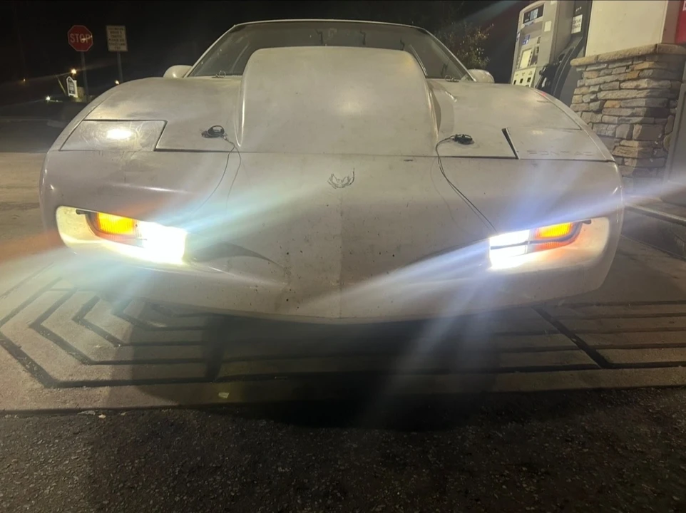 1992 Pontiac Firebird 3rd Gen - Image 18 of 19